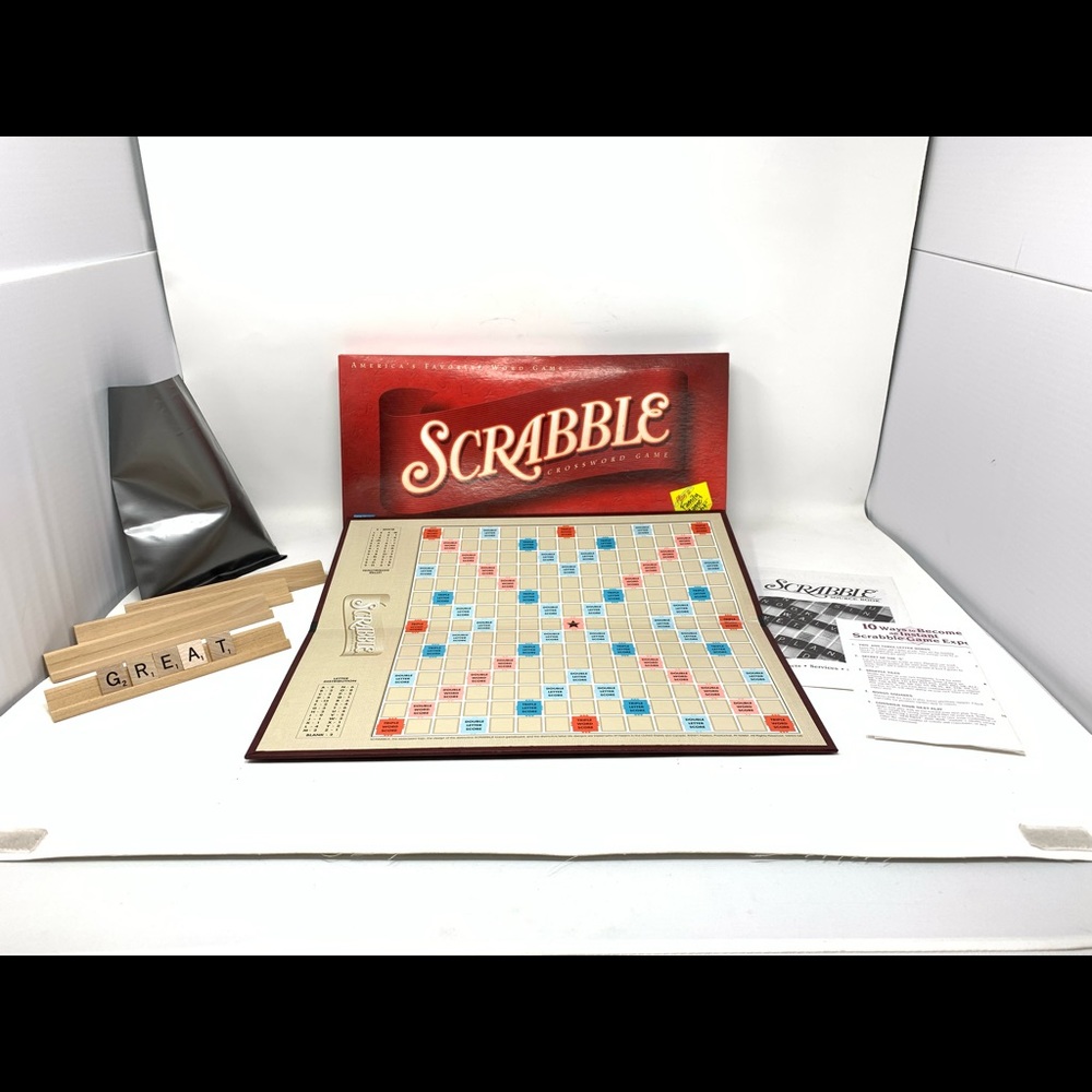 Scrabble board game 2001 great condition